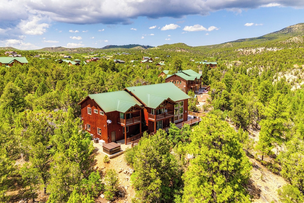 Hot Tub, Game Room: Mtn-view Cabin 9 Mi to Zion