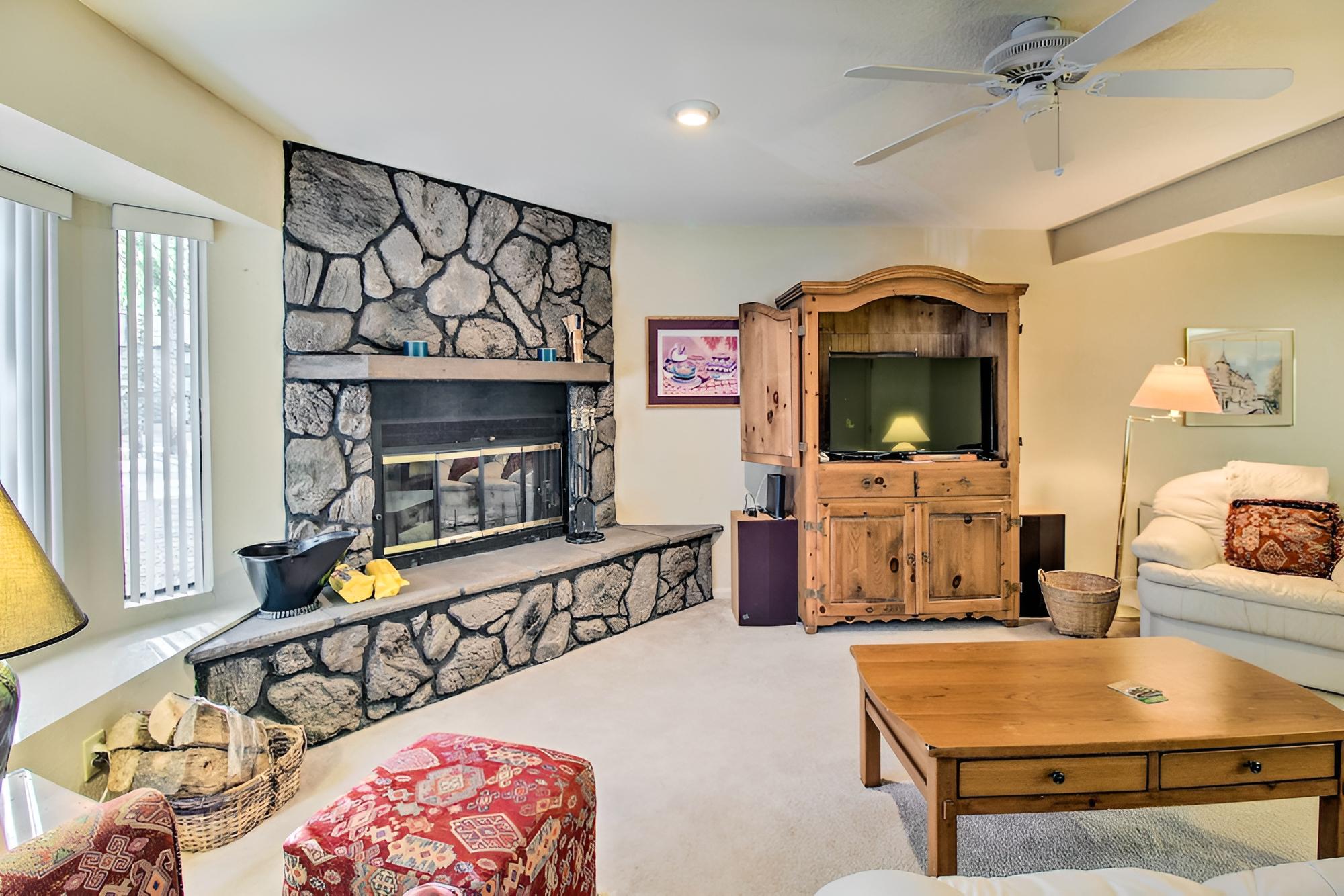 Pinetop Townhome w/ Private Patio & Gas Grill view 2