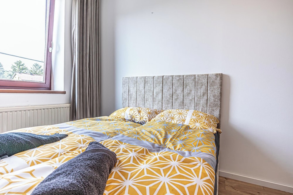 Cozy House Terrace &Garden Sleeps 34