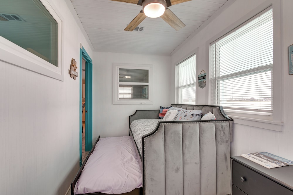 Private Bayfront Access 10 Mi to Galveston Beaches