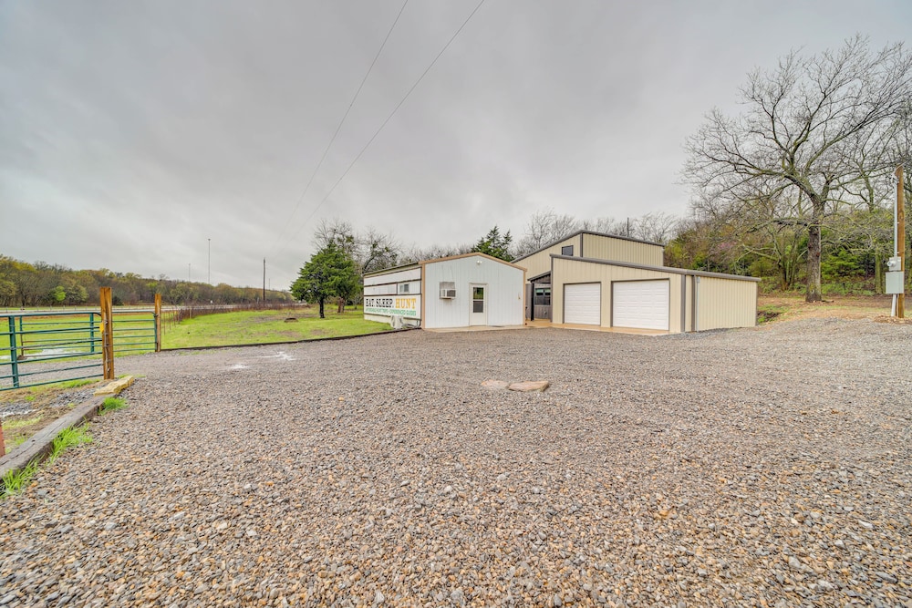 Hunt, Fish & Enjoy the Outdoors: Rural Atoka Home