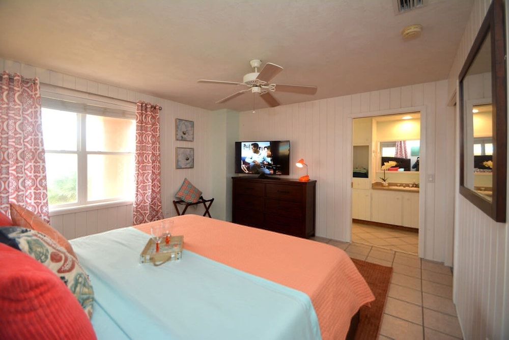 Just Beachy A Luxury Retreat Sleeps 12 3 Levels With Elevator- Perfect for 1-3 Families