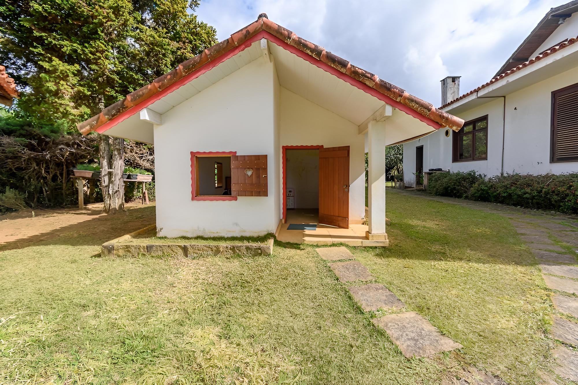 Maravilhoso sítio com vista pra montanha