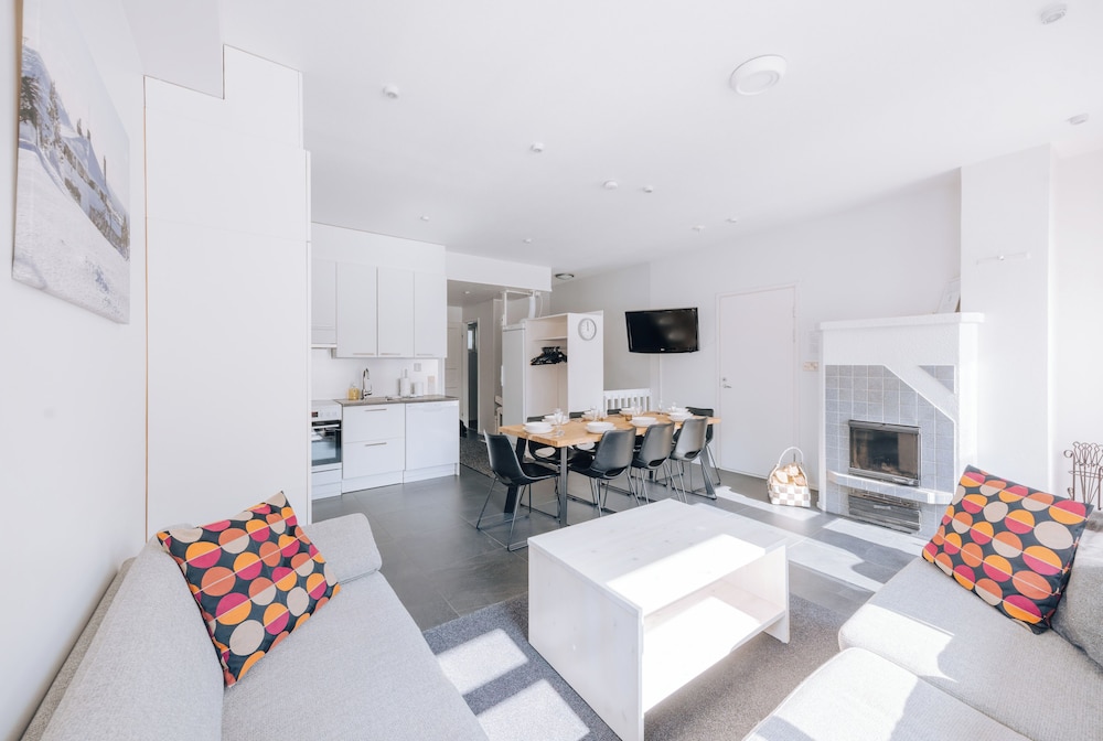 Spacious 3BR Apt. with Sauna