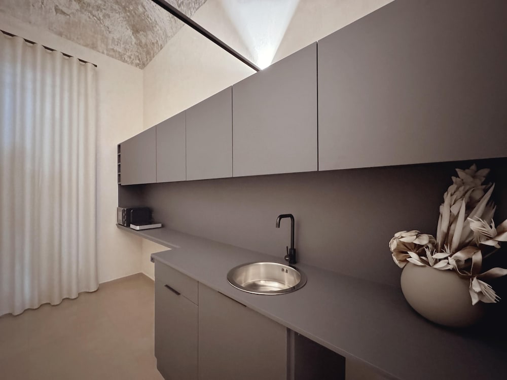 Corona Suite