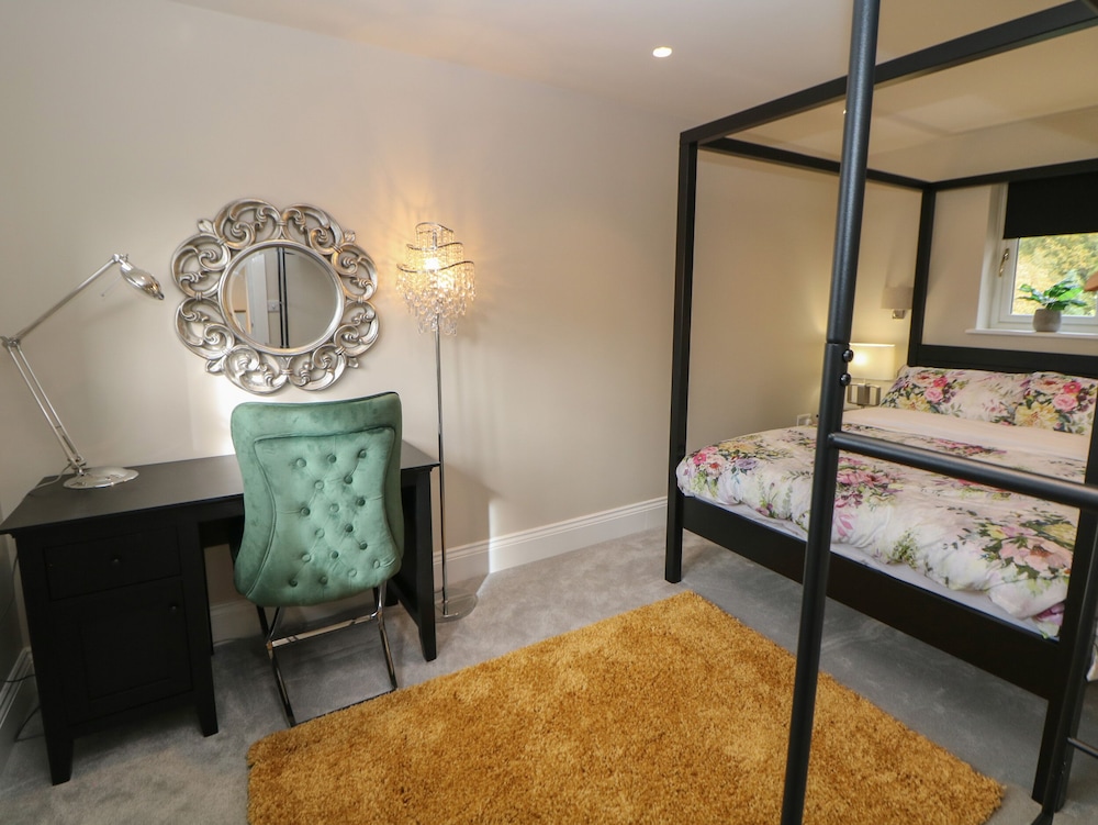 Netherdale House