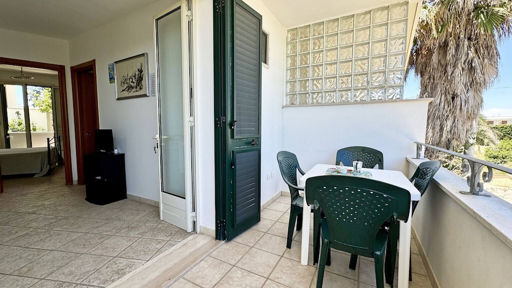 App Lungolago 3 Places Near the Beach