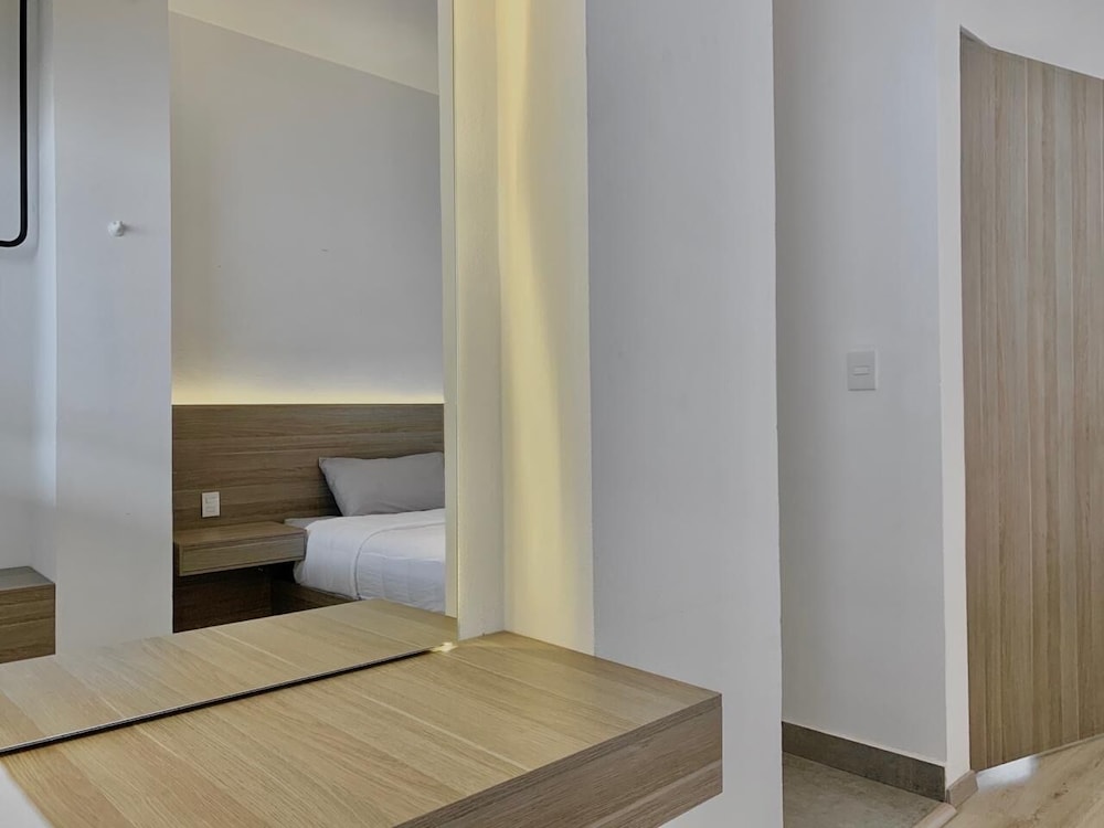 Pachuca Vacations - Hotel Blanco Pachuca - Property Image 1