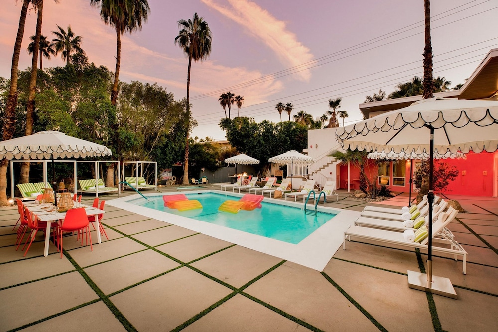 3 Private 1 Bedroom Units at The Wesley Sleeps 12