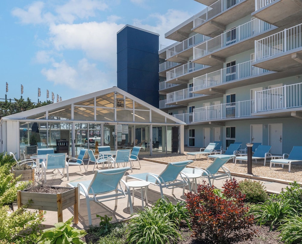 Bay Club Resort by Coolvacay
