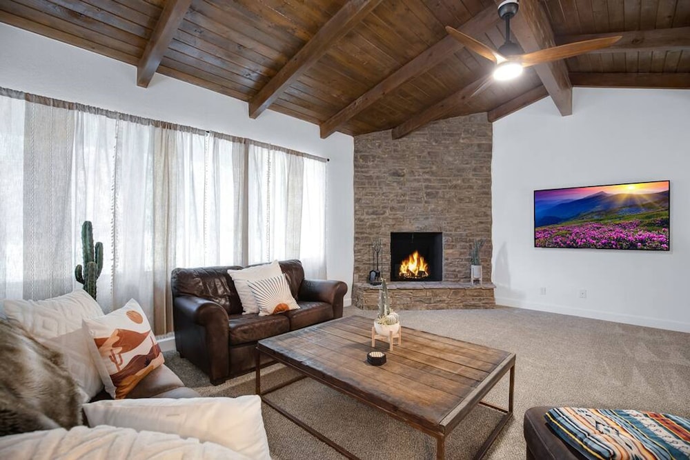Huge Golf Course Home-free Heated Pool Theatre Gym