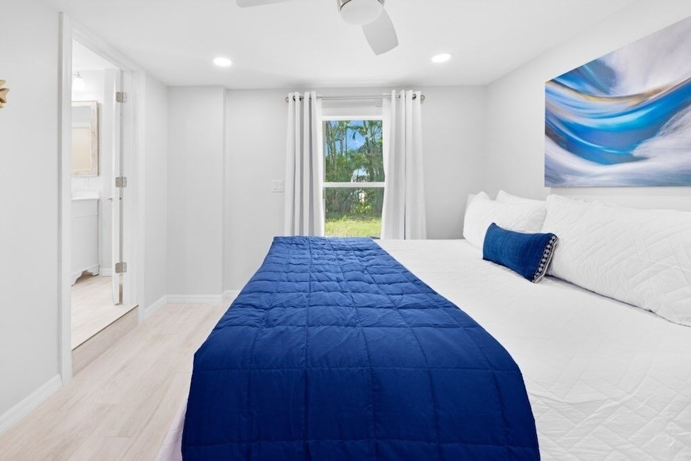 Murmond 5 Bedroom Home by RedAwning view 3