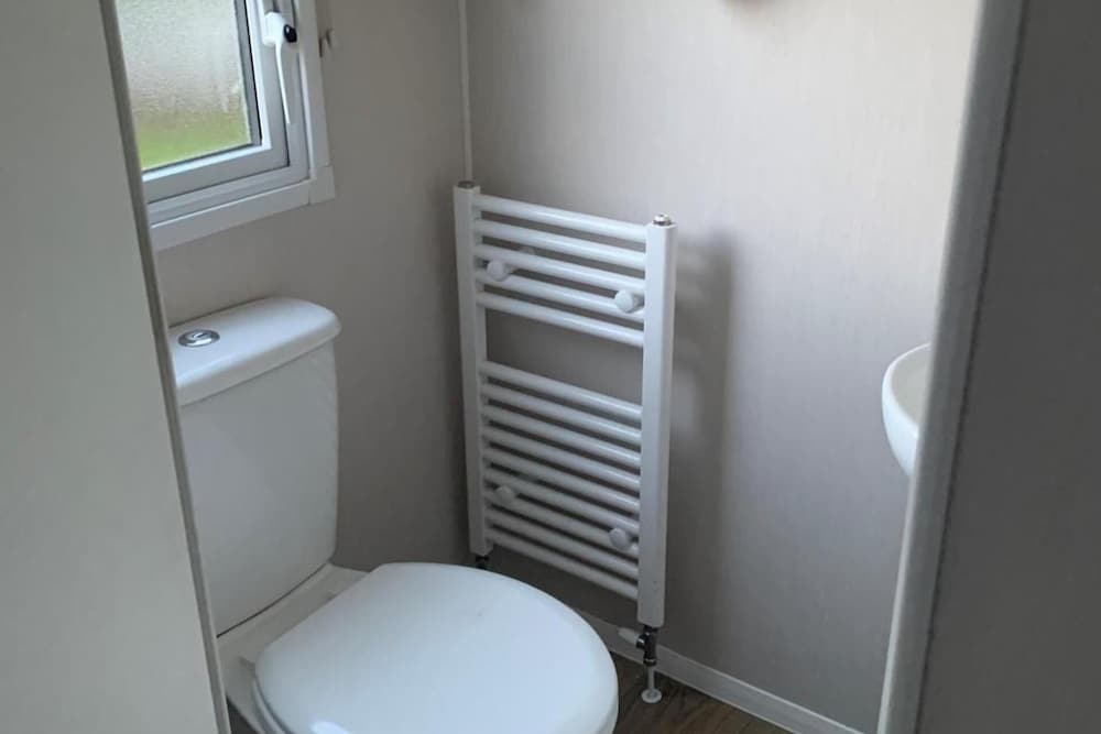 3 Bed Cabin - Sleeps 8 - Wifi, Free Parking, Pets
