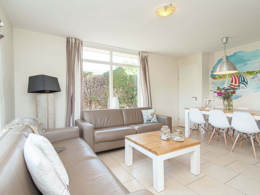 Cozy Bungalow With a Spacious Garden near the Sea view 5