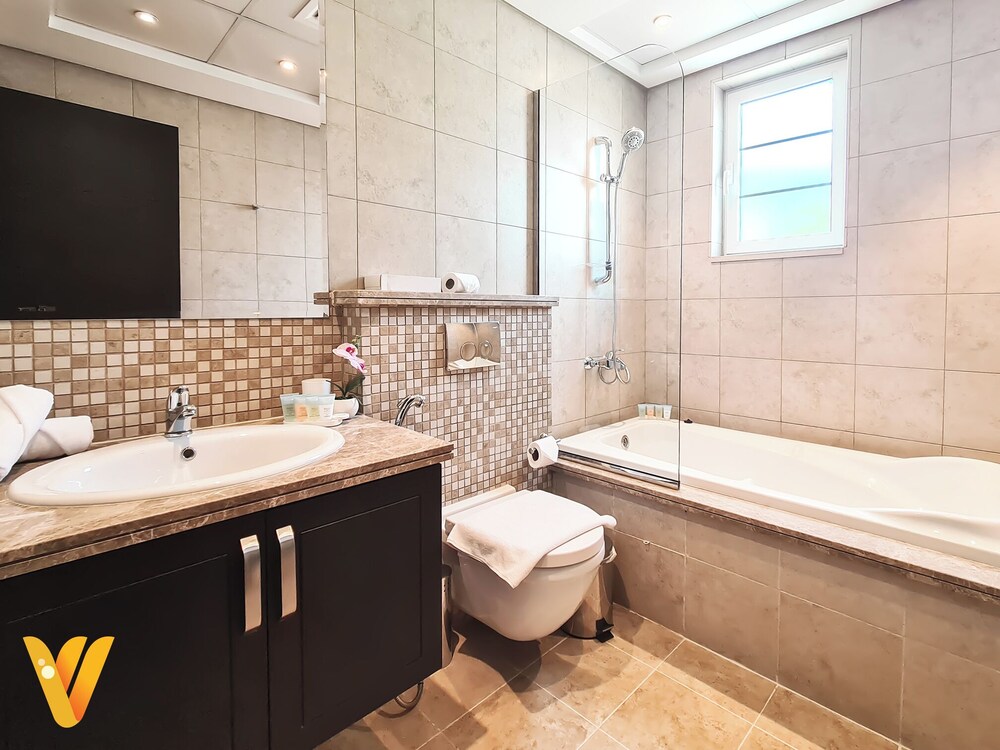 Venduras- Luxe 3BR Villa Jumeirah Park