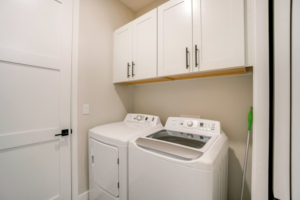 Golf Days & Beach Fun: Port Charlotte Home w/ Yard