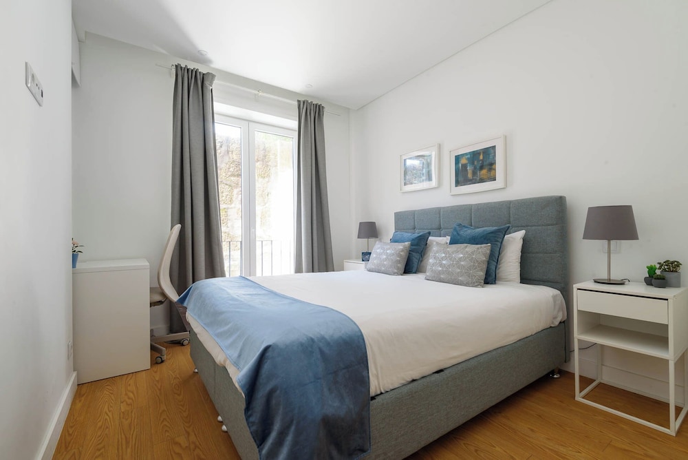 Almad3 Stylish Almada Hide-away