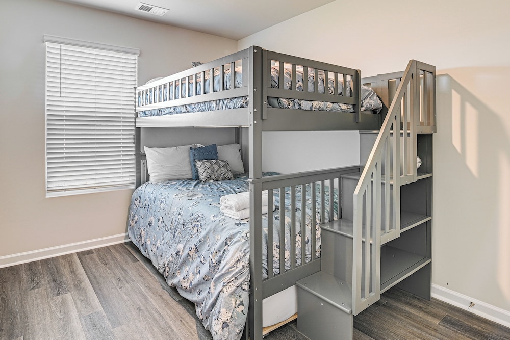 3 Mi to Shore: Family Townhome in Surfside Beach