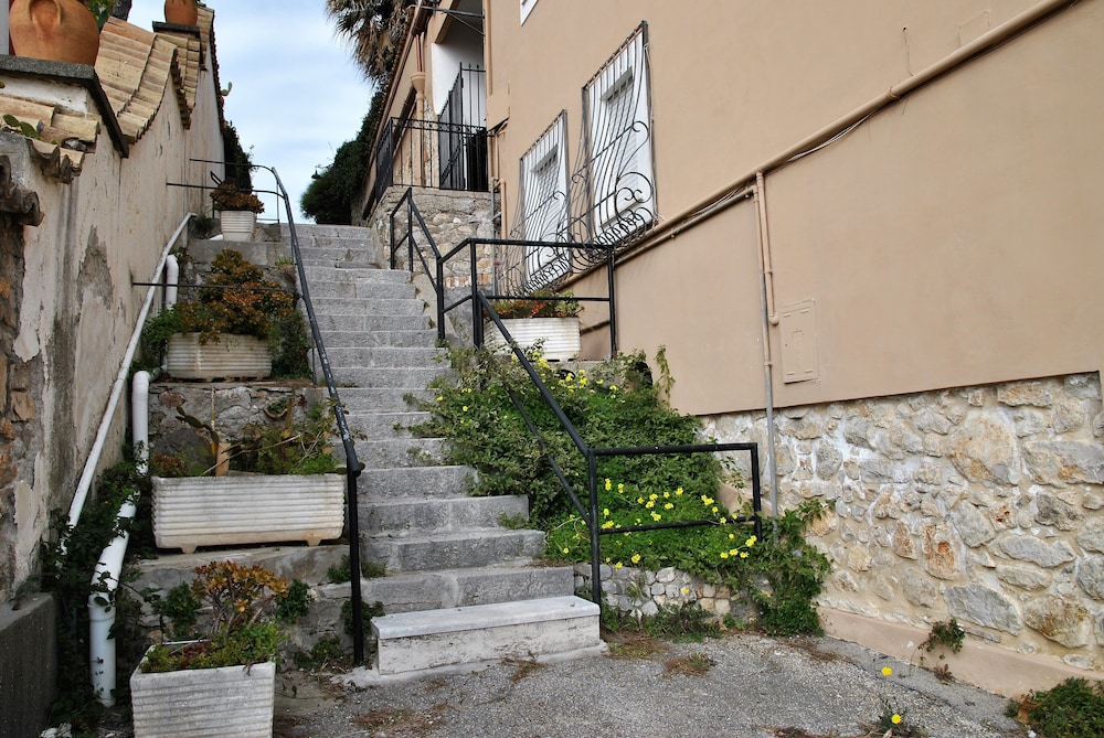 Edy sea View Holiday Apartment view 3