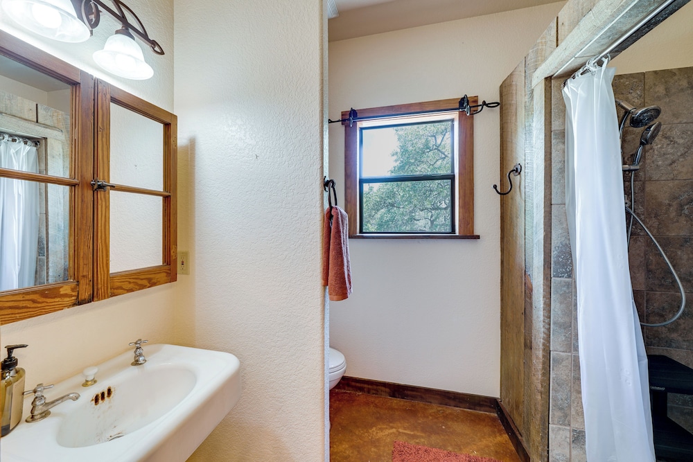 Swim, Hike & Unwind: Serene Hill Country Retreat