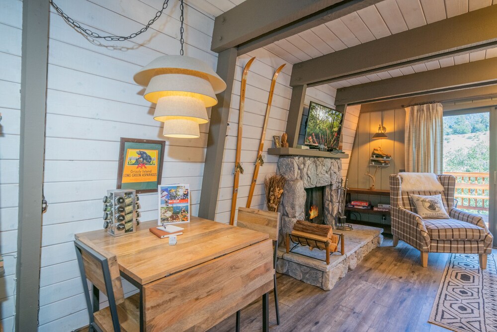 Moon View Cabin