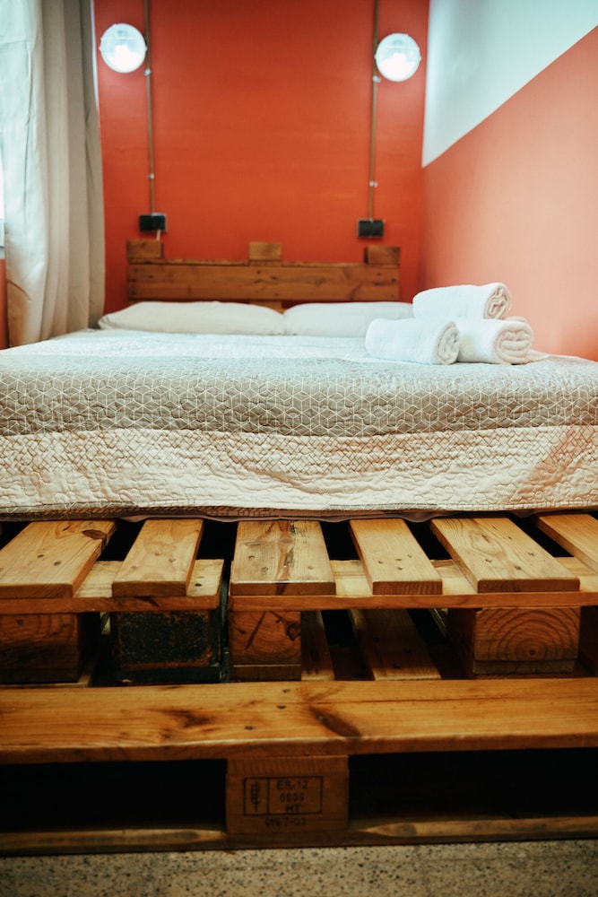 LOFT HOSTAL Group 112
