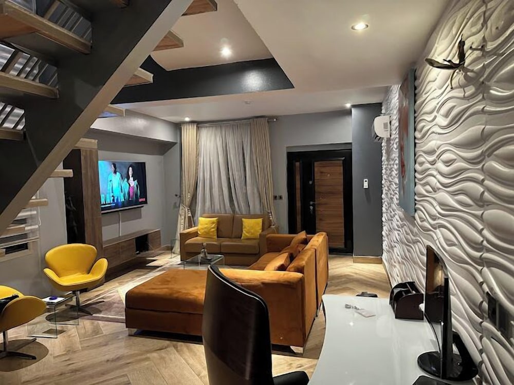 House 919 Suites And Apartments