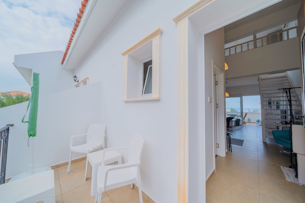 Modern Studio Apartment With Lovely sea View