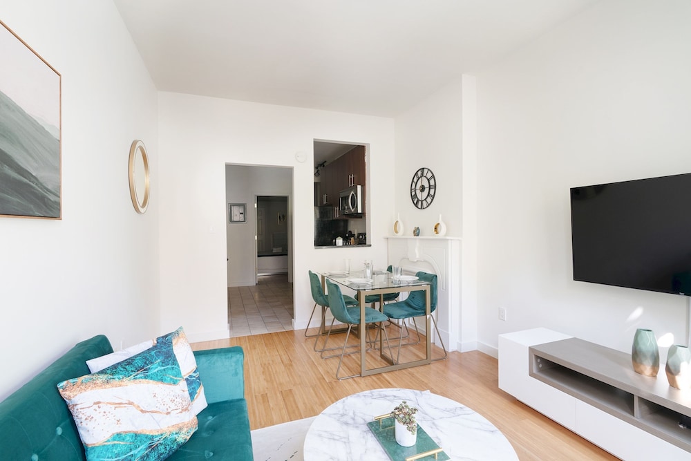 Contemporary 1 Bedroom Apartment in NYC