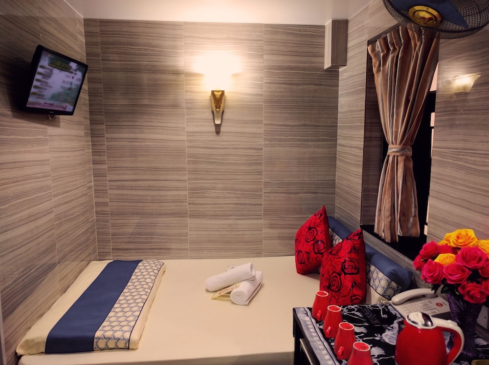 Day And Night Hotel - Hostel