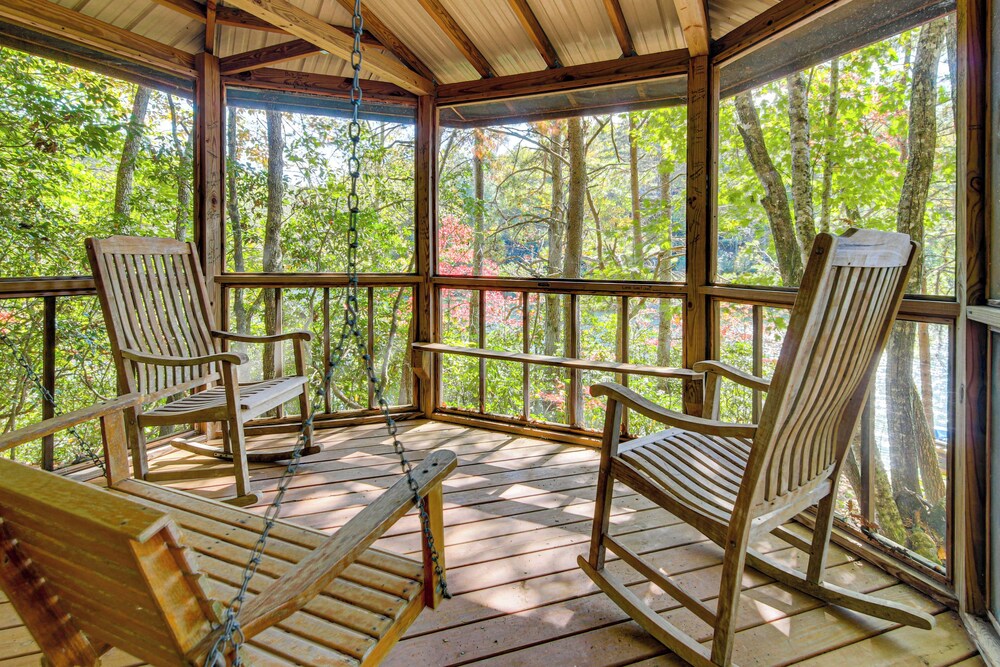 Festive Lakefront Escape: Blue Ridge Holiday Home