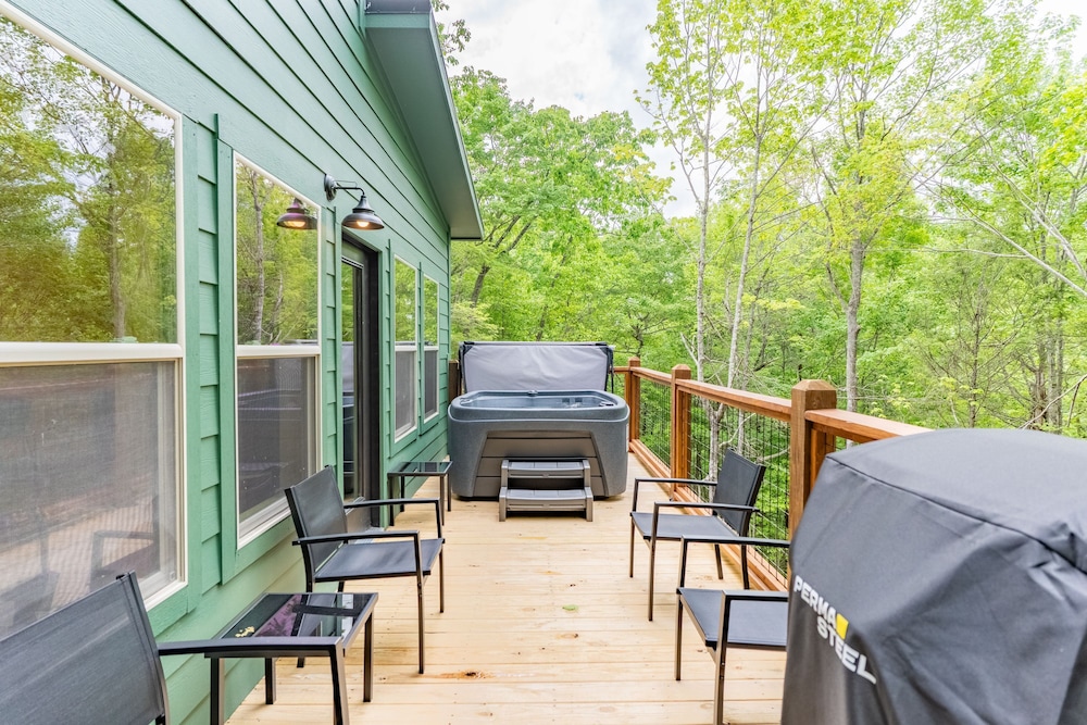2 Brand New Cabins for Family Retreat