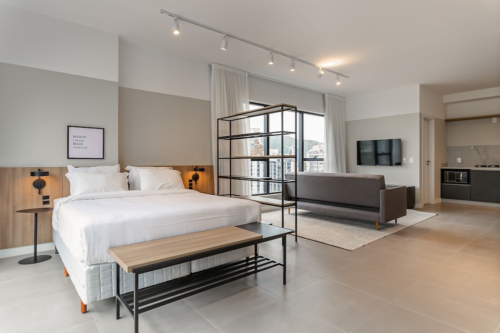 Studios Tower by Viva - Prédio com piscina e estacionamento no centro de Floripa