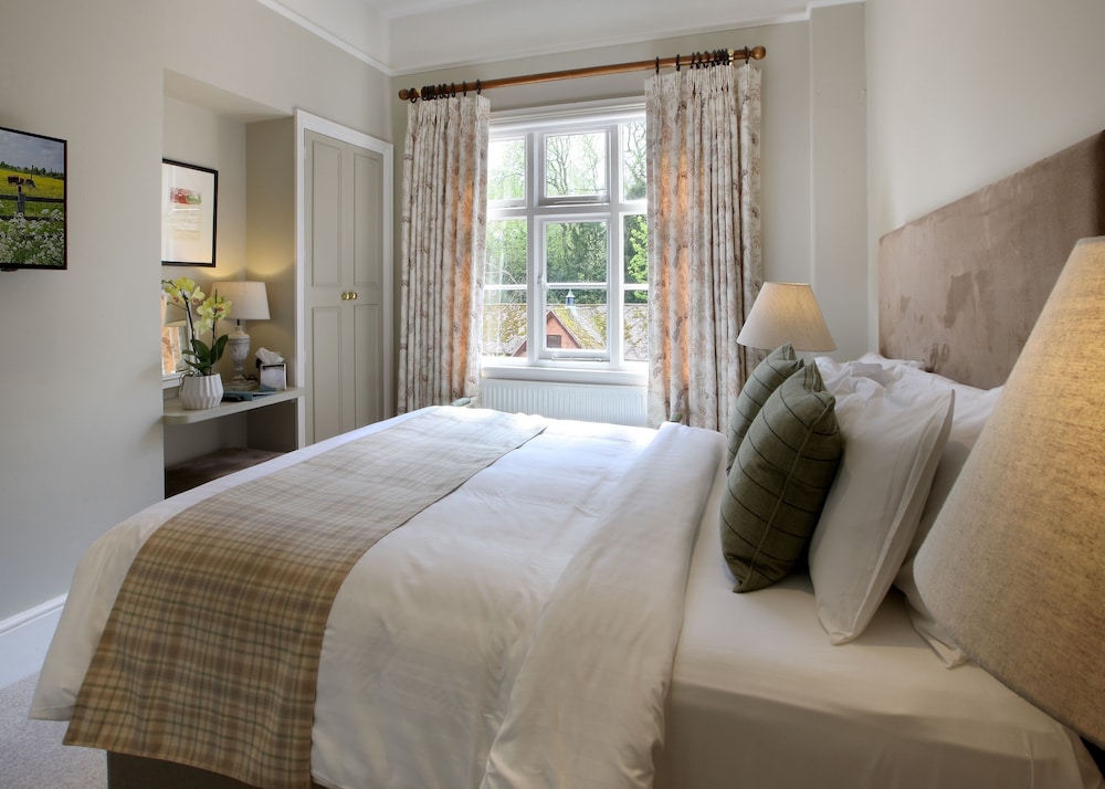 Aylesbury Vacations - The Five Arrows Hotel - Property Image 33