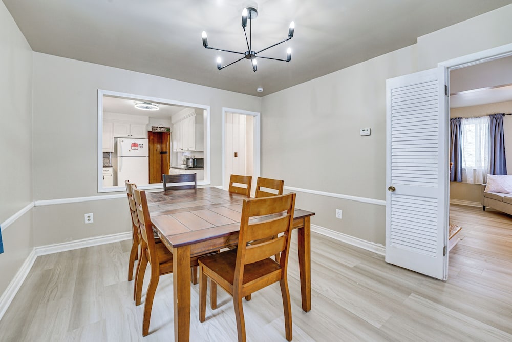 15 Mi to Dtwn Detroit: Cozy Family Home w/ Yard!