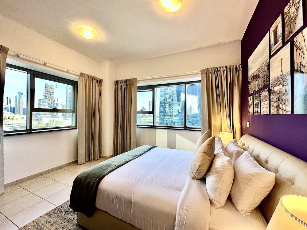 Lux BnB Executive Tower Business Bay
