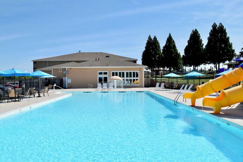 Smith Mountain Lake Retreat w/ Resort Amenities!