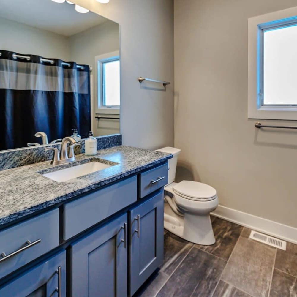 Luxury Retreat Modern 5BR Ranch in Bennington