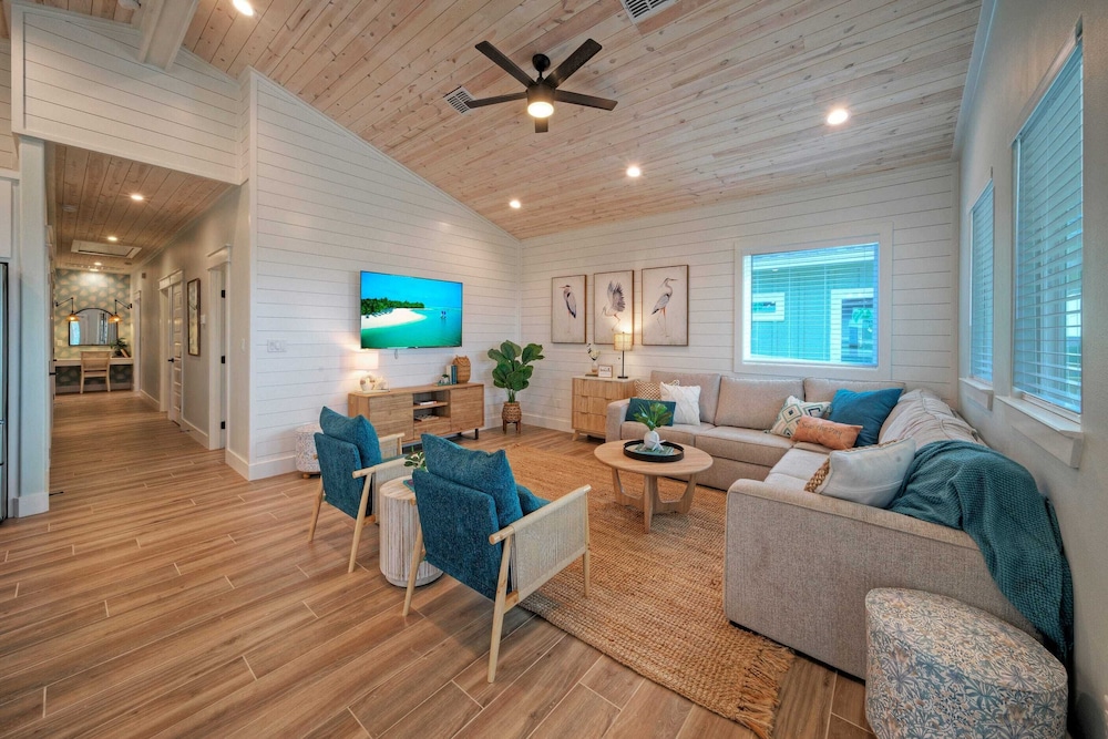 Pool, Firepit + Golf Cart Zone + Near Beach Looney Dunes by Avantstay