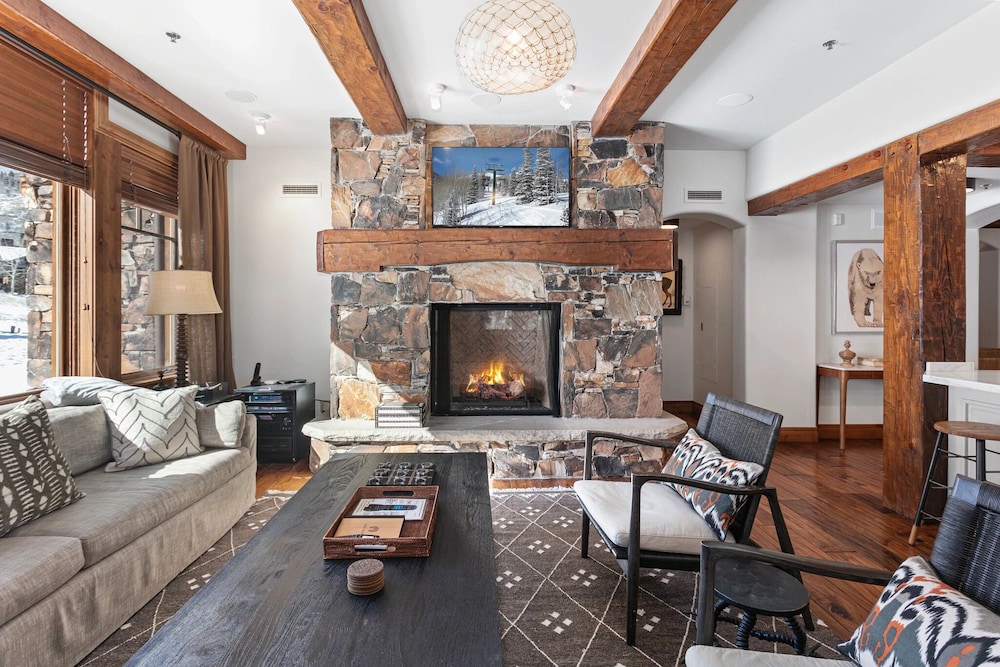 Grand Lodge - Four Bedroom #306 - Ski-in/ski-out 4 Condo