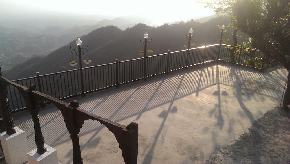 Jharipani Castle