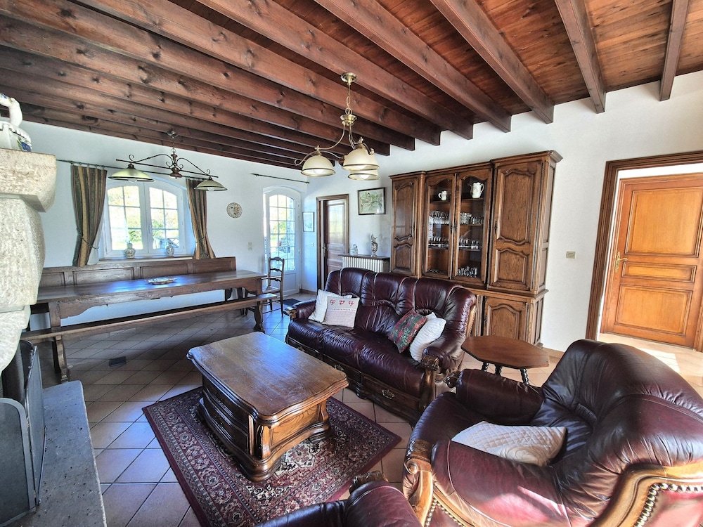 Spacious Family Home Near the Sea