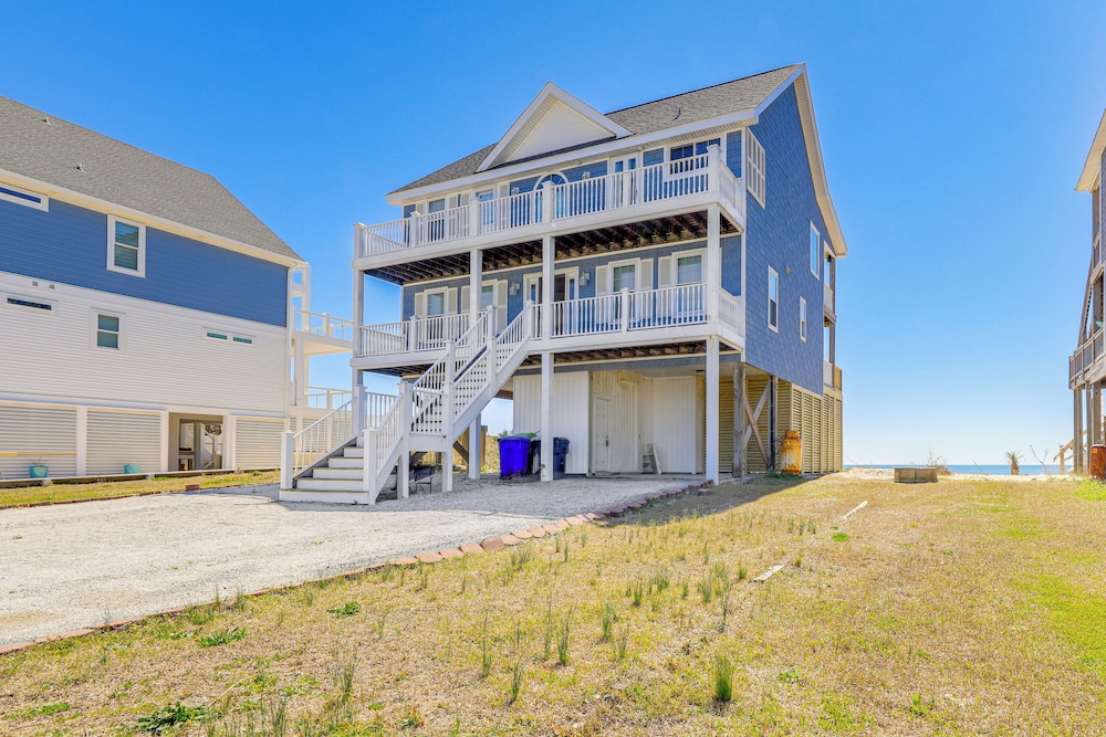 Hot Tub & Decks: North Topsail Beach Home