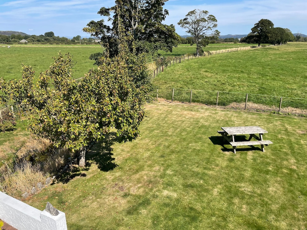 Ulverstons Little gem - Sleeps 2 - Free Parking