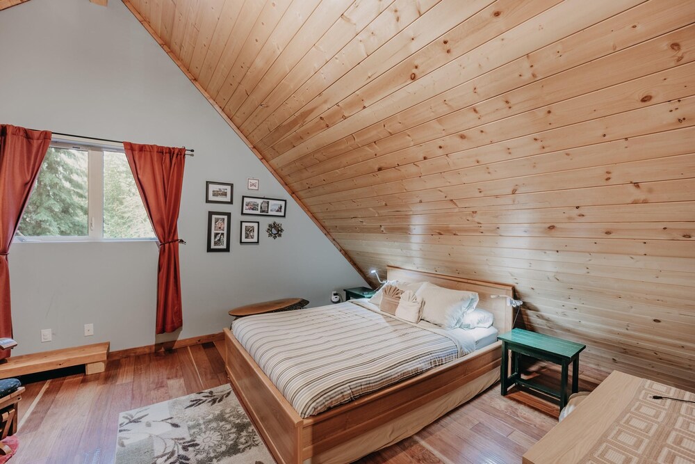 21GS - Log Cabin - Pets Ok - Sleeps 6 view 3
