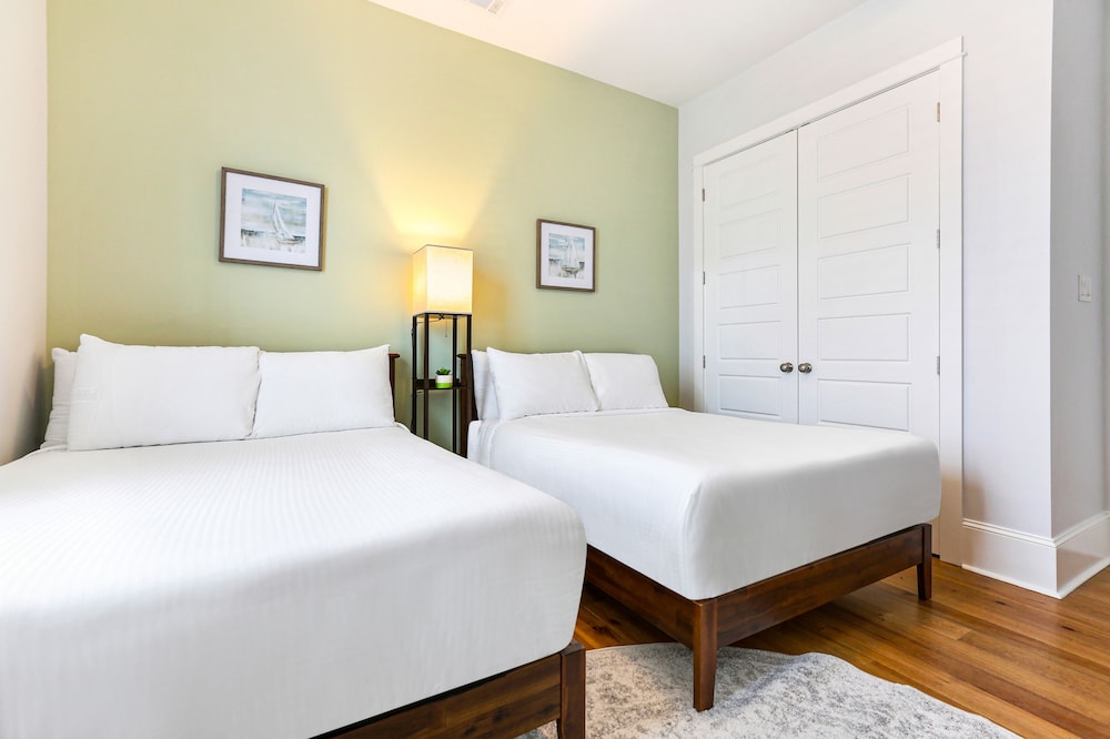 Brand New Condo with Pool - Steps to St Charles Ave - Image 4