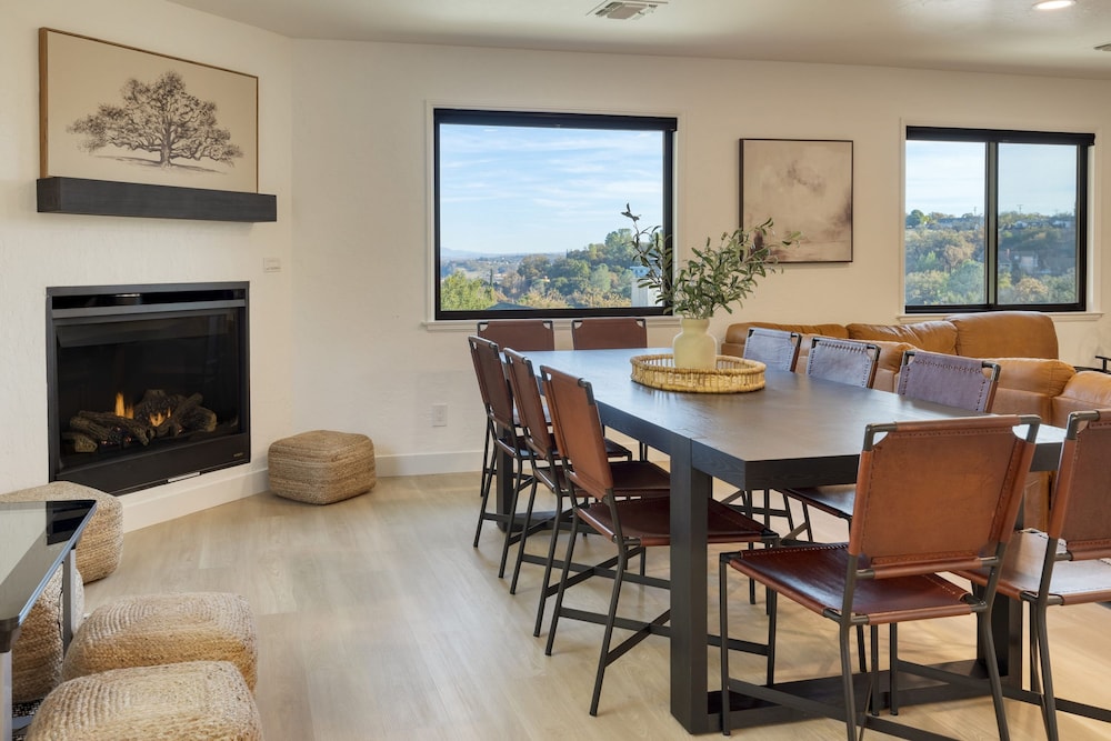 Terrace Hill Modern Paso Robles Escape Near Wineries Dining and Hot Springs