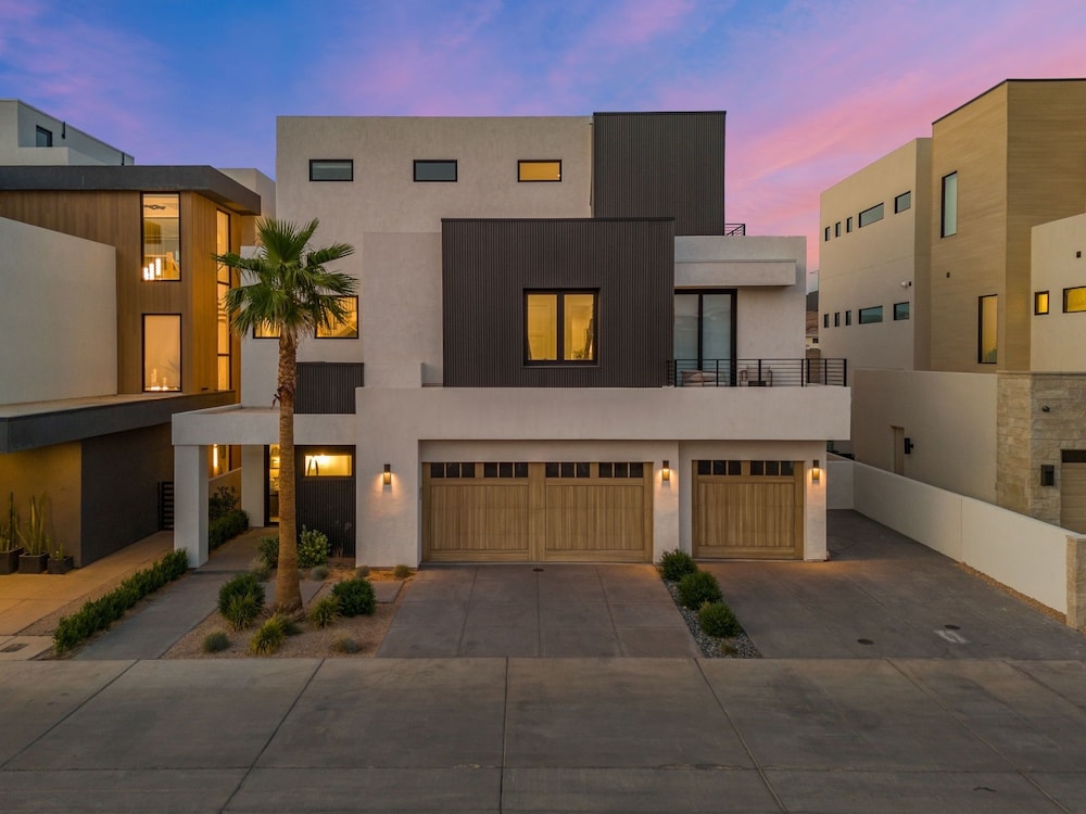 Luxury Beachside 7 Bedroom Home