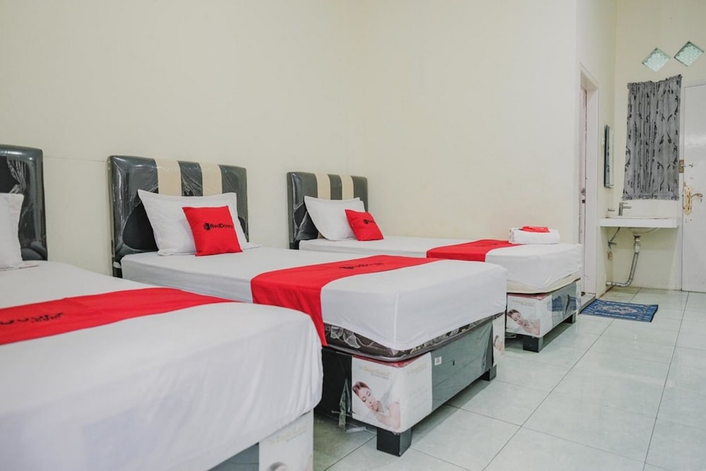 RedDoorz Syariah near Suzuya Mall Banda Aceh view 5