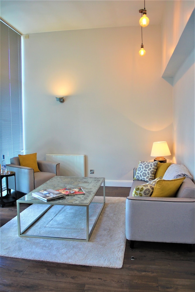 One Bed Penthouse Apartment in City Road